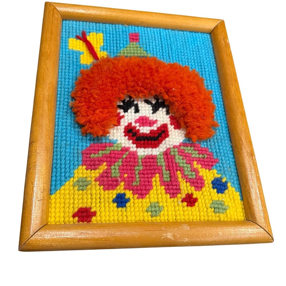 VTG CLOWN ART NEEDLEPOINT CREWEL CROSS STITCH FRAMED WALL HANGING FRAMED BRIGHT